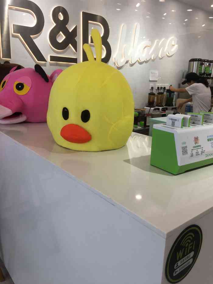 rb巡茶(河清路店)-"这次去打卡,店里又加了适合过节的毛绒玩具.