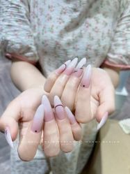 -花岐款式专研健康美甲沙龙