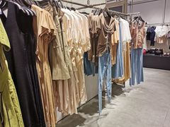 -URBAN REVIVO(欢乐海岸购物中心店)