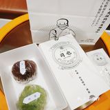 抹茶味的内馅，里面还夹着甜糯可口的红豆，浓郁香甜