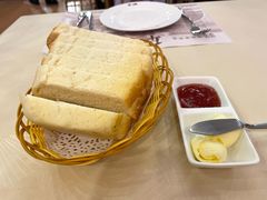 面包+黄油+果酱-华梅西餐厅(哈尔滨中央大街店)