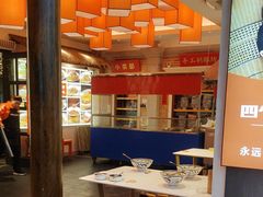 -阿瓦山寨·湘菜现炒·剁椒鱼头王(咸阳总店)