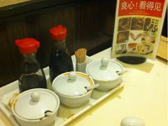 我好无聊啊我拍这个调料台。。-东方饺子王(和平里店)