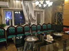 等位区-粘豆包铁锅炖二部(温泉街店)