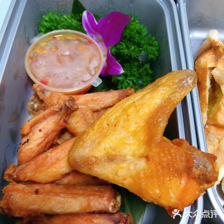 不到12点就需要排队一小时了。但是这个饭菜