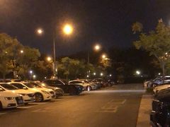 -奕欧来上海购物村停车场