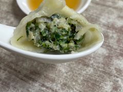 荠菜鲜肉小笼包-曼曼汤包(建国西路店)