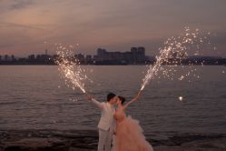 -雪中彩影婚纱摄影·微光艺术中心