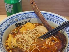 -魔都三兄弟酸辣粉·蘸卤炸串(虹桥万科店)