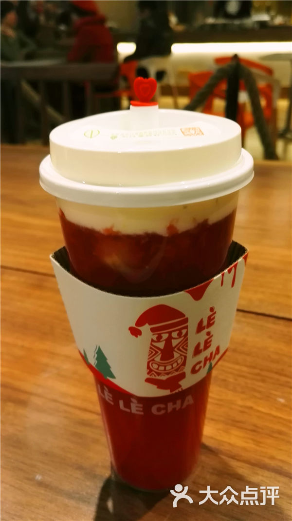 冠軍滿杯紅草莓茶加奶蓋