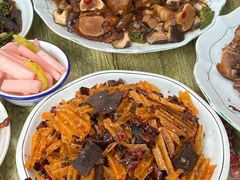 -丹水桥地锅鱼·翘嘴鲌·地方特色全鱼宴(丹江口大坝店)