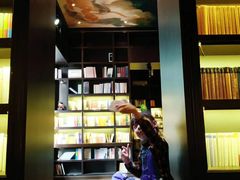 -钟书阁(松江泰晤士小镇店)