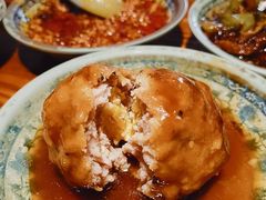 咸蛋黄狮子头-老外婆本帮面(塔城路店)