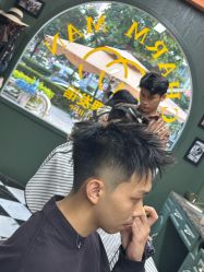 -查尔曼男士理发馆