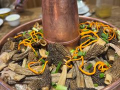 -乡土特色.冷锅鱼.牦牛肉汤锅