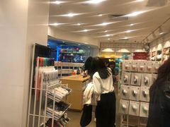-名创优品(江南新地店)