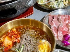 -围炉肉舍•炭烤活鳗•丹东海鲜烤肉(步行街店)