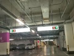 -荟聚西红门购物中心-停车场