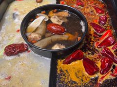 -老牌坊云南鱼豆花火锅(爱建店)