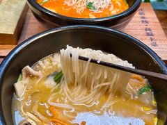 -银米·云南传统过桥米线(双廊黑金冠店)