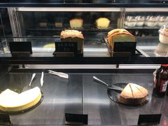 面包甜点陈列柜-HELLO 27 意面·沙拉·帕尼尼