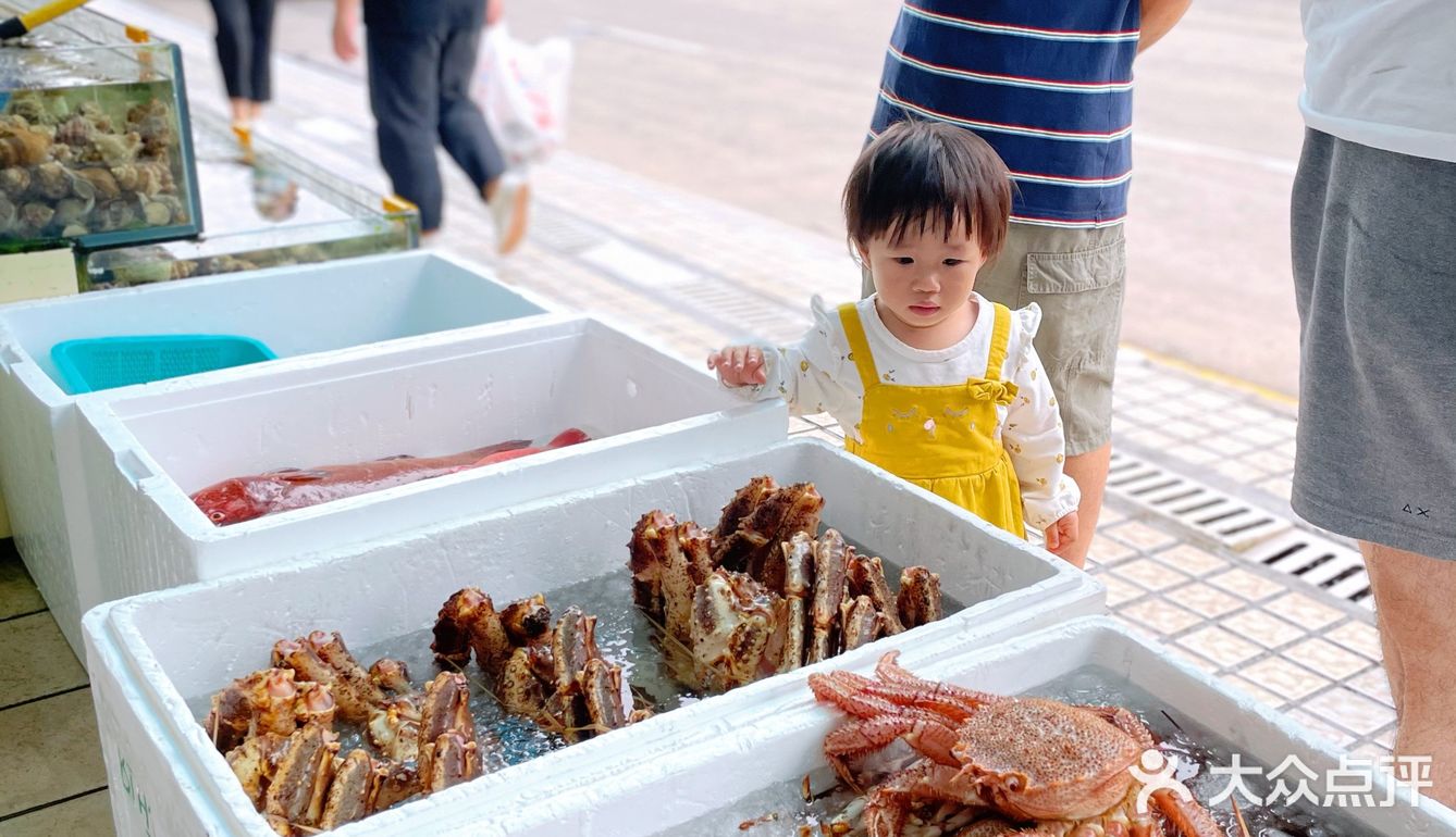 【深圳海鲜超市】现捞现杀生猛海鲜，人来人往批发档口