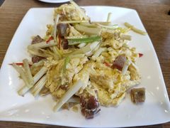 叉烧韭黄炒滑蛋-裕记烧腊连锁餐饮(外马分店)