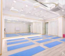 -亚太瑜伽普拉提学院