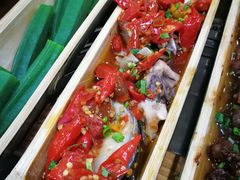 金牌剁椒鱼头-胡须哥网红竹筒菜