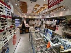 -美式眼镜·授权蔡司.依视路.尼康.豪雅.明月(人民广场店)