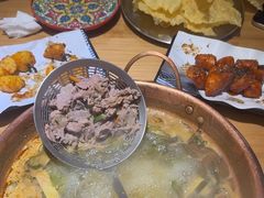 -洱火云南酸菜牛肉火锅(石景山当代商城店)