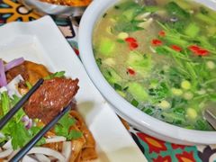 -壹阁胡羊焖饼(特色小吃街店)