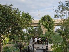 -茅草房·河畔园林火锅