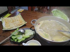-乡土黄·鲜牛肉火锅·小龙虾(兴业街店)