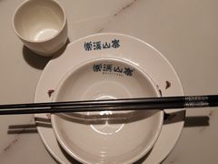餐具摆设-索溪山寨·湘西饮食文化博物馆(标志门店)