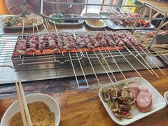 -哈尔滨小酒馆·鲜肉现穿自助烧烤(康新花园店)