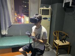 -VR 间客漫·PS电玩·虚拟现实包间游戏电竞(街道口店)