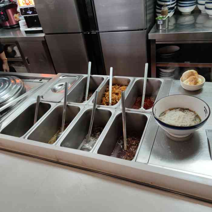 山里娃粉铺(耀华店)-"[薄荷]环境: 环境挺好的,干净敞亮,位.