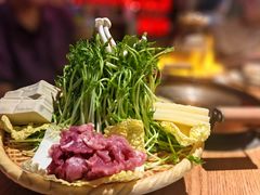 黑猪灼泉水时蔬-吃饭皇帝大土家民族菜(荟聚店)