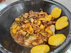 -粘豆包柴火铁锅炖