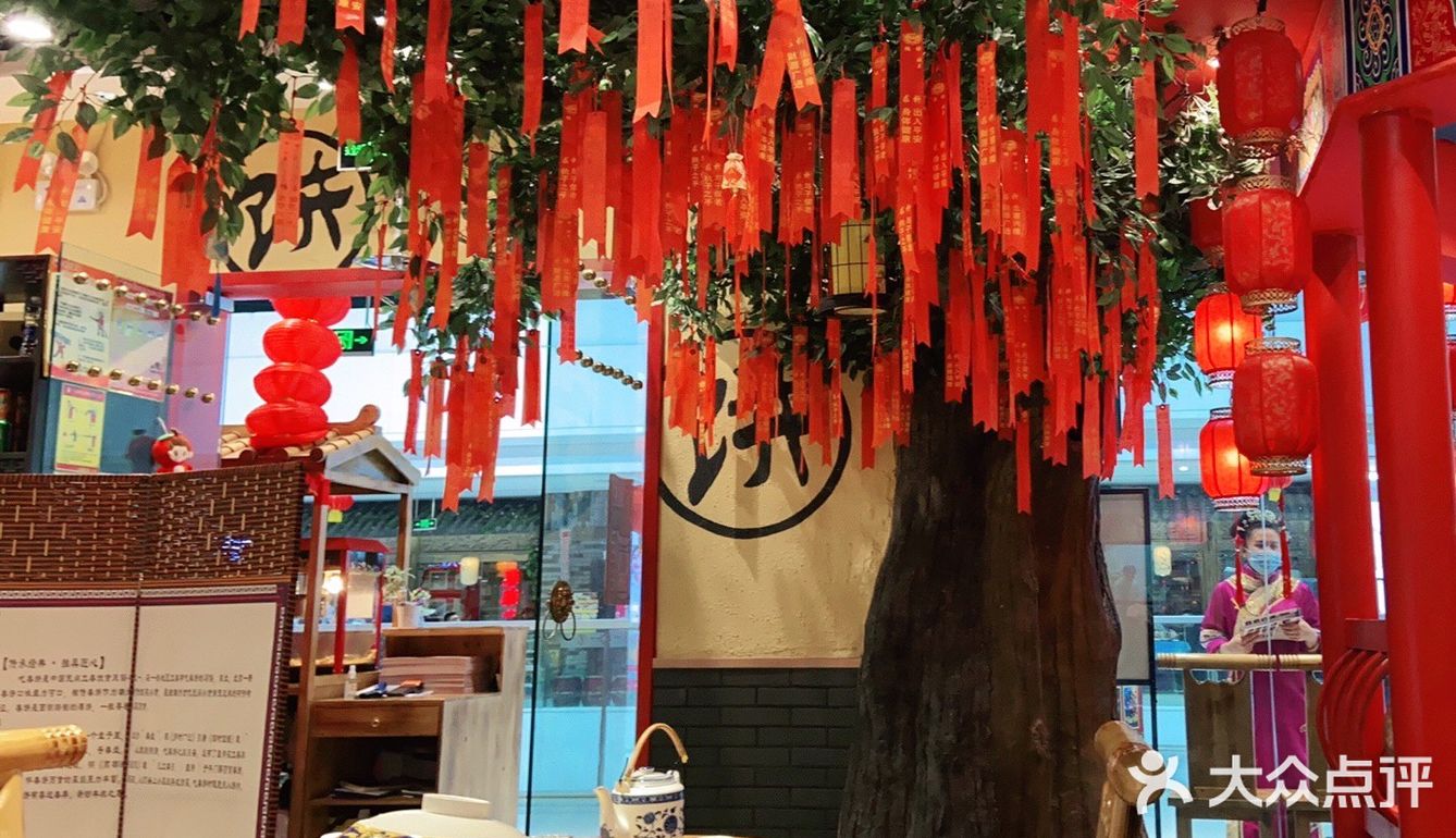 门口还有免费的小吃，可以随便吃