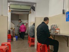 -梁阿婆廿年老牌扣肉糯米饭