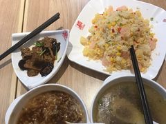 菠萝虾仁蛋炒饭-泰煌鸡·上海白斩鸡·鸡汤面(万航店)