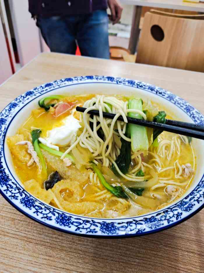 张府园大碗面(南苑店)-"面条难吃的一塌糊涂,面软软的没有劲,汤油.