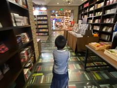 -钟书阁(松江泰晤士小镇店)