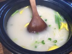 -云海肴·汽锅鸡·云南菜(天山百盛优客店)