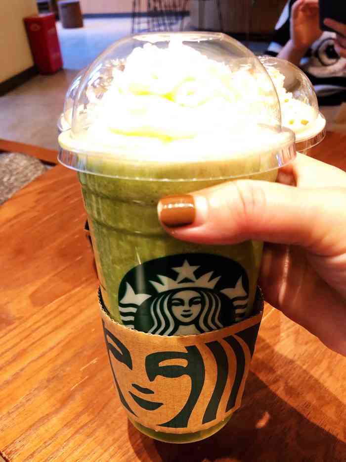 首先是berry iced cappuccino,超顺滑的blonde espresso配上了红莓和