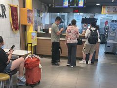 -麦当劳(上海虹桥站30B检票口楼上)