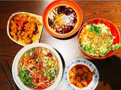 -爆炸头阿姨小四川正宗川味小吃(无任何分店)
