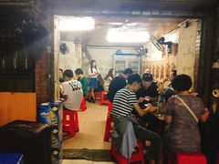 等位区-威邵鸡煲(西华路总店)